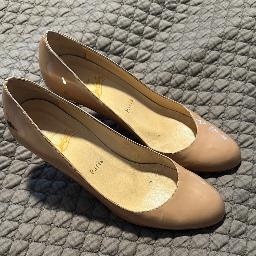 Cristian Louboutin Nude Pumps